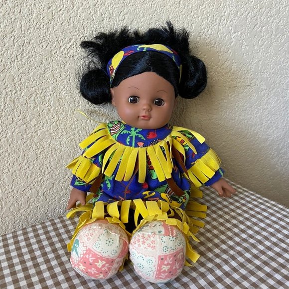 Gi Go Toy Vintage Native American Girl Doll Sleeping Eyes Black Hair Hawaiian - Picture 1 of 8